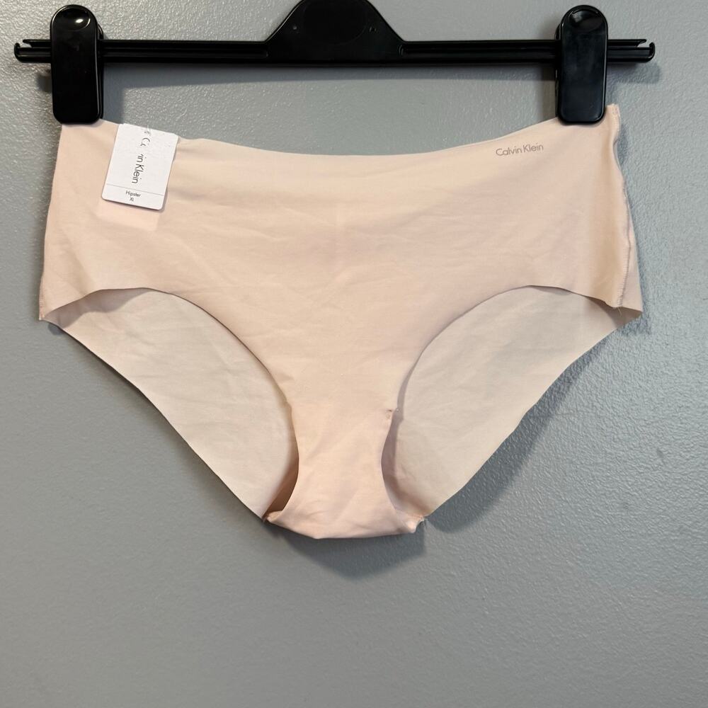 Calvin Klein Cream Invisibles Hipster Underwear NEW XL